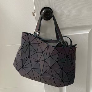 Geometric luminous purse